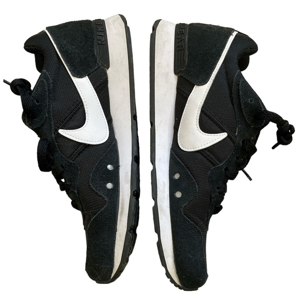 Nike Venture Runner - Men’s size 7, Women’s size 8.5 - Picture 4 of 6